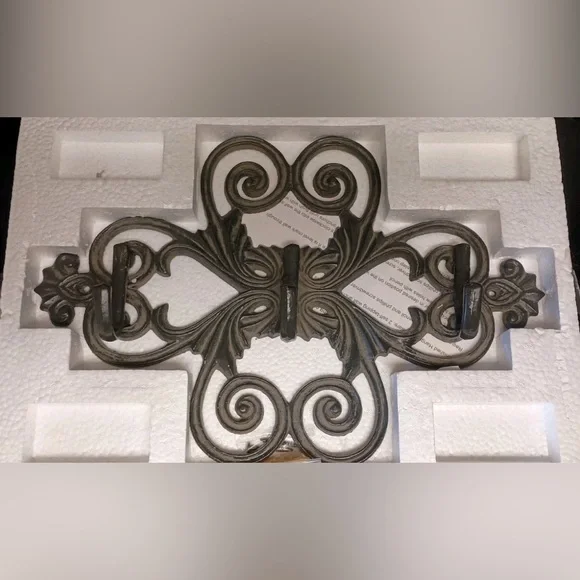 BNIB Southern Living at Home Chelsea Hanger #40497 - Picture 4 of 6